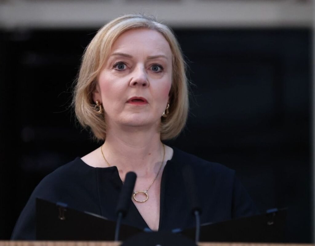 Liz Truss, the prime minister of the UK, swears to be loyal to King ...